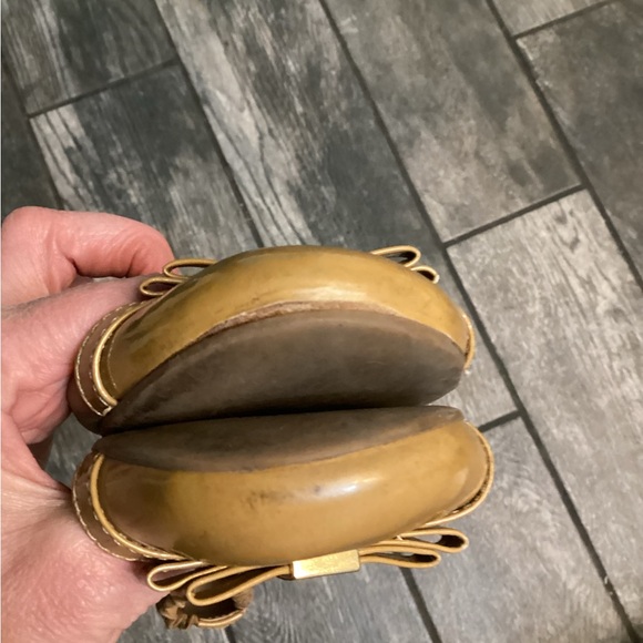 💥PRICE DROP💥 Eddie Bow Flats in Royal Tan - Picture 7 of 8